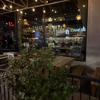 Flying Saucer Draught Emporium - Patio - New American Near Me - Houston, Texas