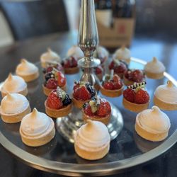The French Oven - Fruit tart, lemon tart