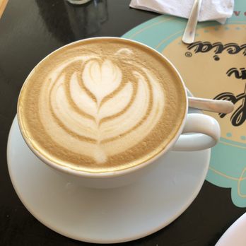 Café Con Gracia - White chocolate mocha - Cafeteria Near Me - Cancún, ROO