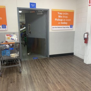 Walmart Supercenter - Pick up area - Department Stores Near Me - Hialeah, Florida