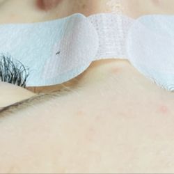 Lash’n Out Loud - During volume