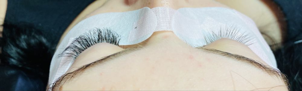 Lash’n  Out Loud Logo