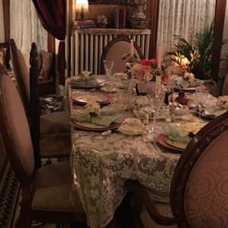 Tea Rose Inn - Dining area always pre set for a delicious breakfast /brunch.