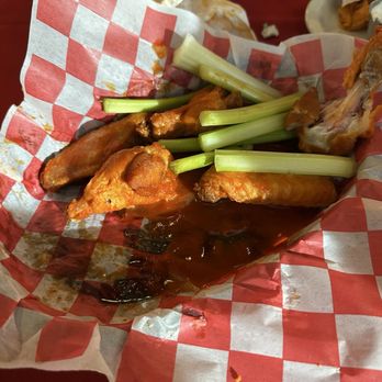 Brooklyn Heights Pizzeria - Buffalo Hot Wings - New American Near Me - Leander, Texas