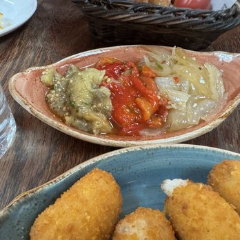El Nacional - Ham croquettes and vegetables - Seafood Near Me - Barcelona, B El Nacional - Ham croquettes and vegetables - Seafood Near Me - Barcelona, B