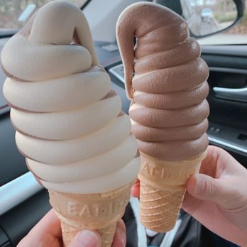 Meadowlark Dairy - Chocolate & Vanilla Swirl - Ice Cream & Frozen Yogurt Near Me - Pleasanton, California Meadowlark Dairy - Chocolate & Vanilla Swirl - Ice Cream & Frozen Yogurt Near Me - Pleasanton, California