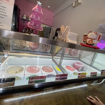 Roselani Scoop Shop - Ice Cream & Frozen Yogurt Near Me - Paia, Hawaii Roselani Scoop Shop - Ice Cream & Frozen Yogurt Near Me - Paia, Hawaii