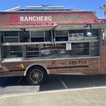 Ranchero Catering - Food truck just pulled up and started ti set up immediately. Very clean and professional looking truck! - Food Trucks Near Me - Martinez, California