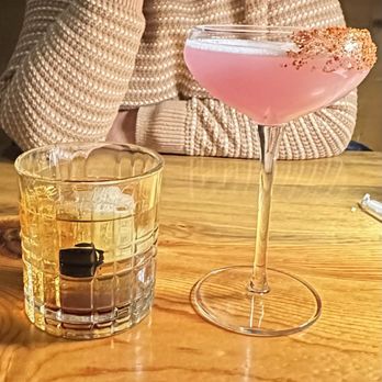 Park Tavern - Park's Old Fashioned and Killer Bee - American Near Me - Estes Park, Colorado