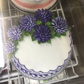 Katy's Bakery - Didn't order these...but had to share them because I love how they decorate their cakes, very elegant. - Bakeries Near Me - Long Beach, California Katy's Bakery - Didn't order these...but had to share them because I love how they decorate their cakes, very elegant. - Bakeries Near Me - Long Beach, California