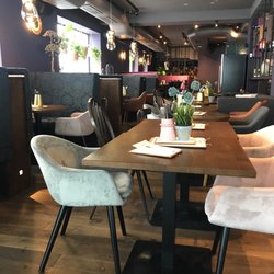 Café & Bar 48