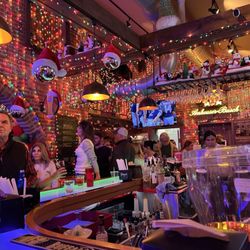 Sunset Overlook - Festive decor around the bar