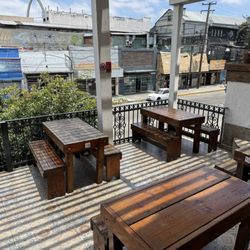 Mamut Cervecería - Part of the outside patio.