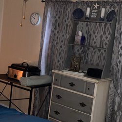 Healing Kneadz Therapeutic Massage - Massage room