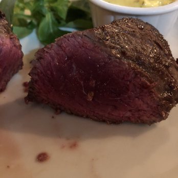 La Tour - Perfectly cooked medium rare rump steak - French Near Me - Versailles, 78 La Tour - Perfectly cooked medium rare rump steak - French Near Me - Versailles, 78