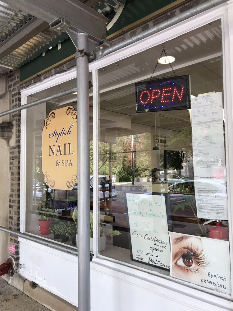 Stylish Nail & spa Logo