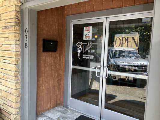 Lulu's On Main by null