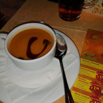 Restaurant Flieger & Flieger - Kürbiscremesuppe mit Kernöl - Pubs Near Me - Laxenburg, 3 Restaurant Flieger & Flieger - Kürbiscremesuppe mit Kernöl - Pubs Near Me - Laxenburg, 3