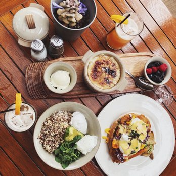 Watertable - Three grains bowl, orange blossom cream oatmeal brûlée, soca benedict - New American Near Me - Huntington Beach, California