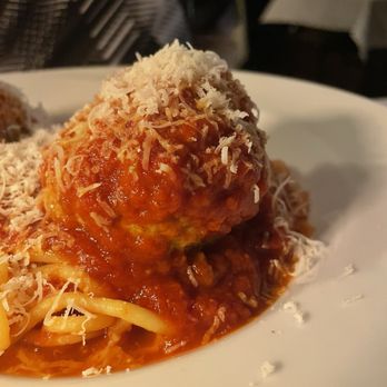 Valley Restaurant & Tavern - Spaghetti with meatballs and tomato sauce - Caterers Near Me - St Catharines, Ontario