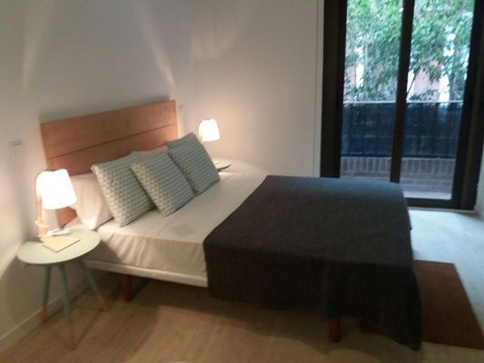 L & H Latina by null