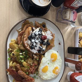 Gina's Kitchen +Catering - Classic breakfast with French toast. These papas are amazing - Breakfast & Brunch Near Me - Rancho Cucamonga, California