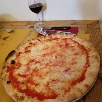 Ai Garzoti - Margherita pizza - Seafood Near Me - Venezia, VE Ai Garzoti - Margherita pizza - Seafood Near Me - Venezia, VE