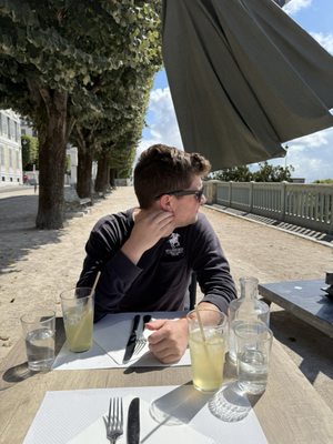 Le Poulet à 3 Pattes by null