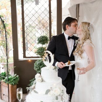 Seven7Seven - Cake cutting gazebo. Photo by Jennifer at Gilmore Studios in Costa Mesa - Venues & Event Spaces Near Me - Laguna Beach, California