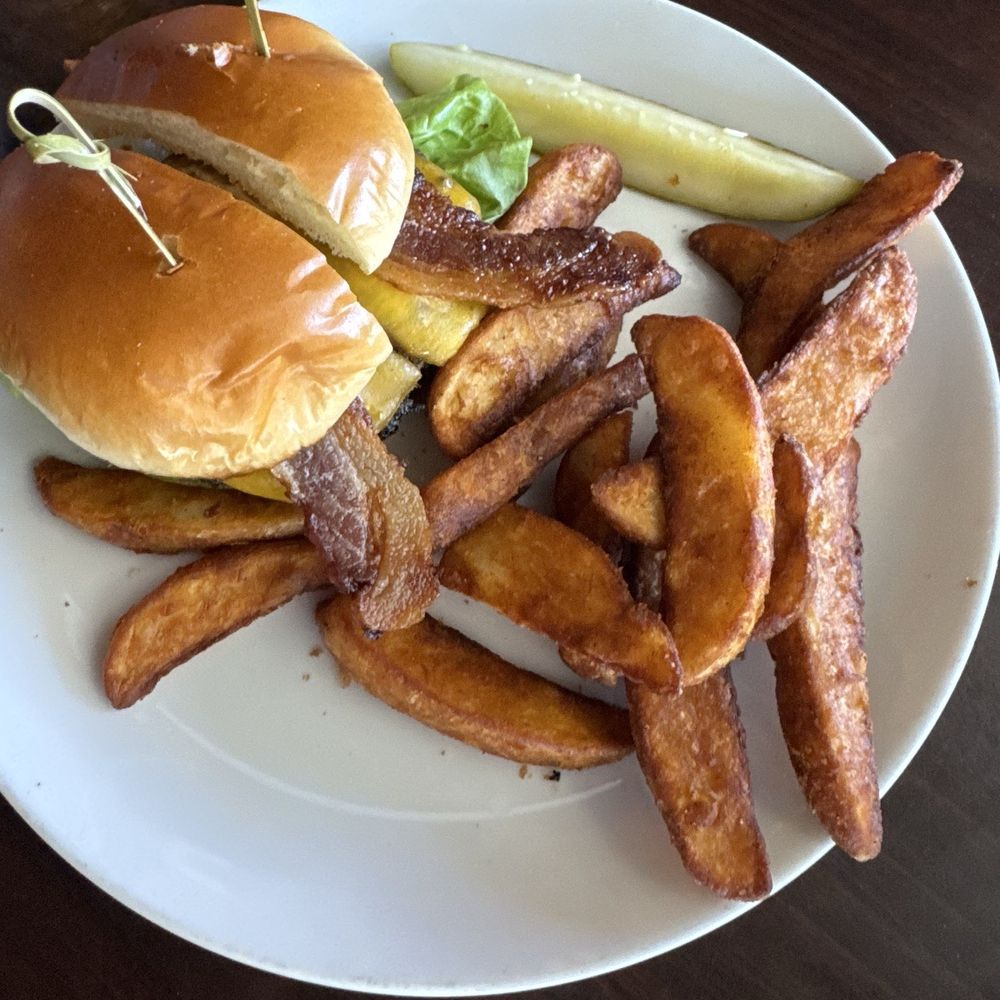 La Quinta Brewing Co - LQBC burger add bacon - Breweries Near Me - Palm Desert, California La Quinta Brewing Co - LQBC burger add bacon - Breweries Near Me - Palm Desert, California