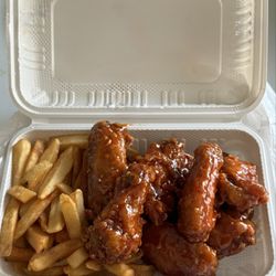 Hong Yip Restaurant - Garlic Chicken Wings with French Fries