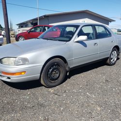 Parr's Cars - We love Toyotas and this one is no exception. This car is in great condition for it's age. It runs and drives good. The tires are good.