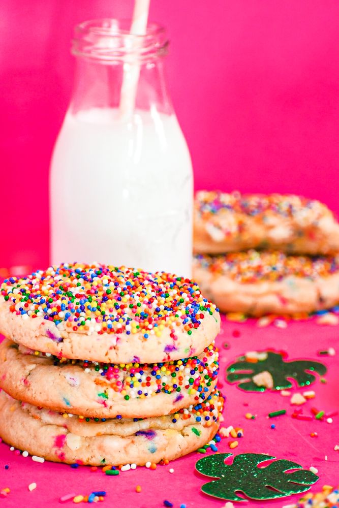 Evie & Me Cookies Logo