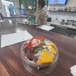 Naturaw Smoothie Bar & Cafe - Acai Bowl.