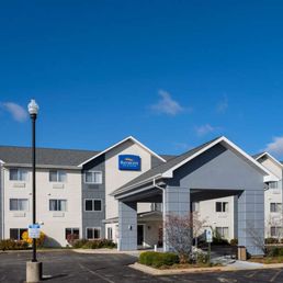 Exterior photo of Baymont by Wyndham Gurnee - Gurnee, Illinois Exterior photo of Baymont by Wyndham Gurnee - Gurnee, Illinois