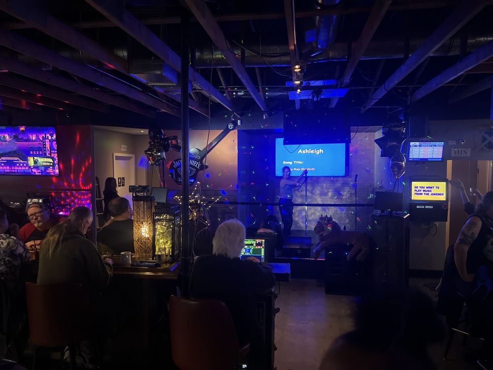 Gigi's Cocktail Lounge