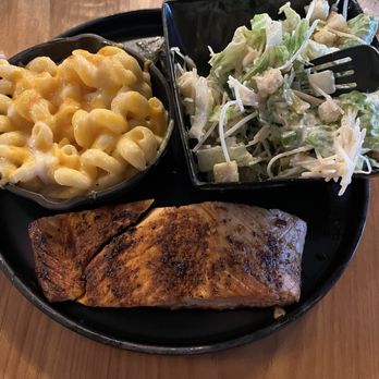 Minnie's Detroit - Mac n cheese, Caesar salad and salmon - American Near Me - Detroit, Michigan