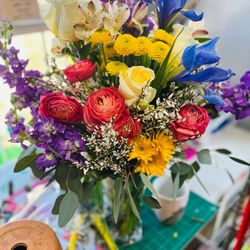 Upper Grand Design and Floral - Romantic Spring Bouquet with Ranunculus