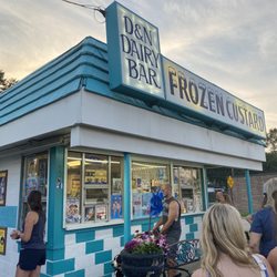 Carmen's Dairy Bar & Grill - Busy because it's yummy