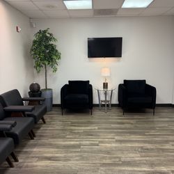 Arizona Foot & Ankle Physicians - Take a seat and relax--our cozy lobby is designed with your comfort in mind.