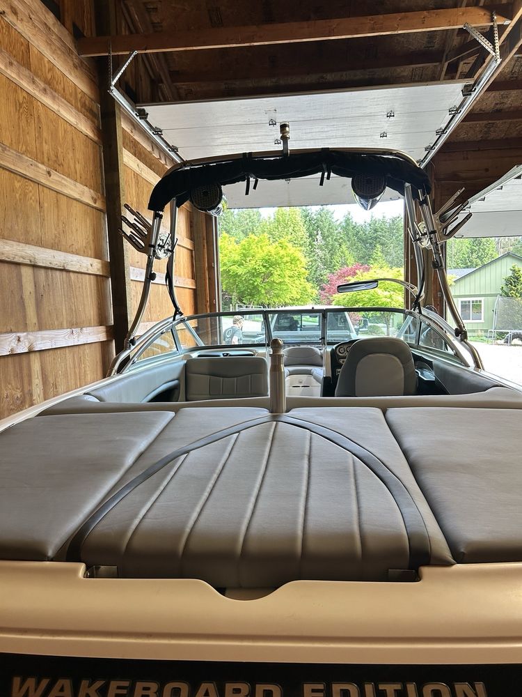 M & M Creative Upholstery - upholstery in Damascus, OR