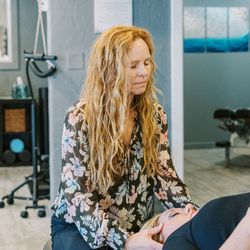 Resiliency Wellness Center - Dr Rhonda energetically adjusting