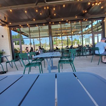 Shake Shack Cedar Hills - Patio facing toward restaurant. - Burgers Near Me - Beaverton, Oregon Shake Shack Cedar Hills - Patio facing toward restaurant. - Burgers Near Me - Beaverton, Oregon