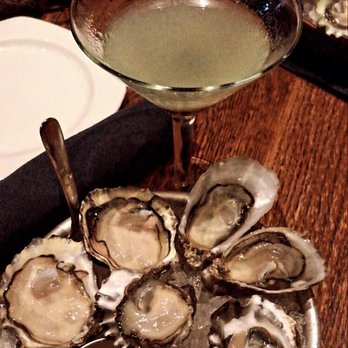 Taylor Shellfish Oyster Bar - 6 oysters & Ultima Palabra ($14) - Seafood Near Me - Seattle, Washington