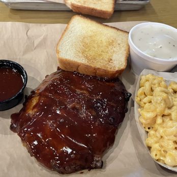 Roscoes Smokehouse - Meatloaf, mashed potatoes and Mac and cheese - Smokehouse Near Me - Burleson, Texas Roscoes Smokehouse - Meatloaf, mashed potatoes and Mac and cheese - Smokehouse Near Me - Burleson, Texas