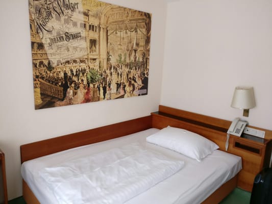 Hotel Johann Strauss by null