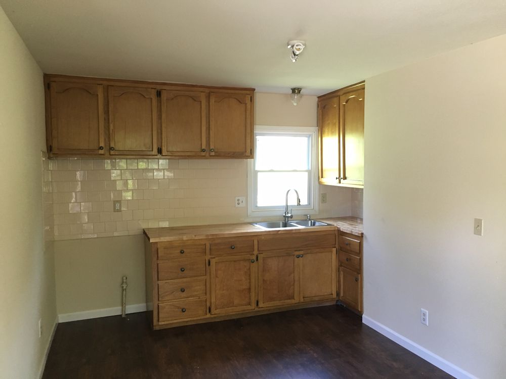 LAKEVIEW HEIGHTS APARTMENTS Updated September 2024 8240 Center Dr