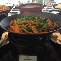 Marietta Café - Cada opção do buffet inclui uma descrição detalhada dos ingredientes