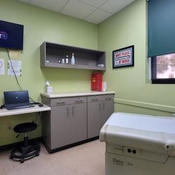 Dermatology Clinic of McAllen - Oasis Dermatology Group - Examination room