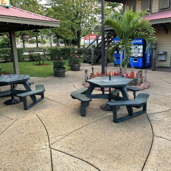 Congo River Miniature Golf - Seating area - Mini Golf Near Me - Hoffman Estates, Illinois